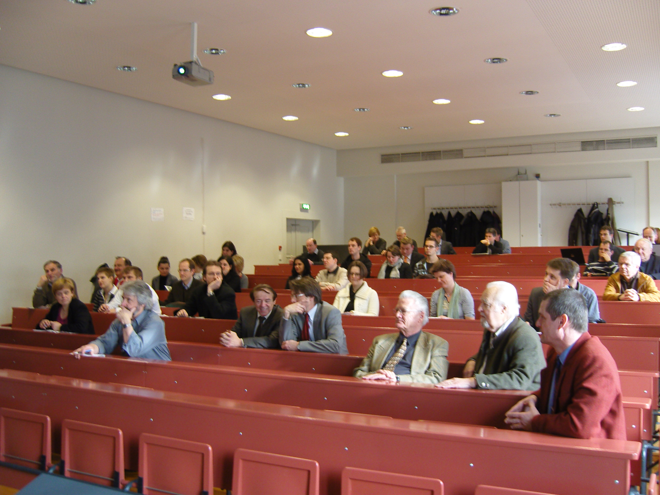 Besucher im Hörsaal